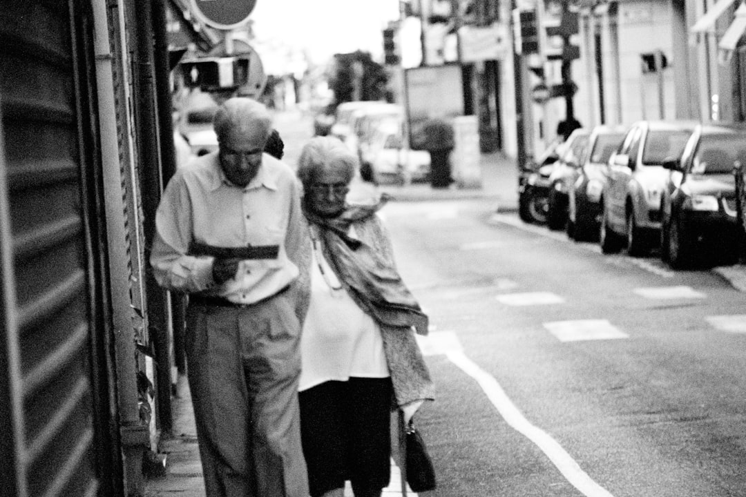 AIスキルがある介護士は年収50万円アップも？転職市場で「有利になる資格・スキル」を18年目線で徹底検証